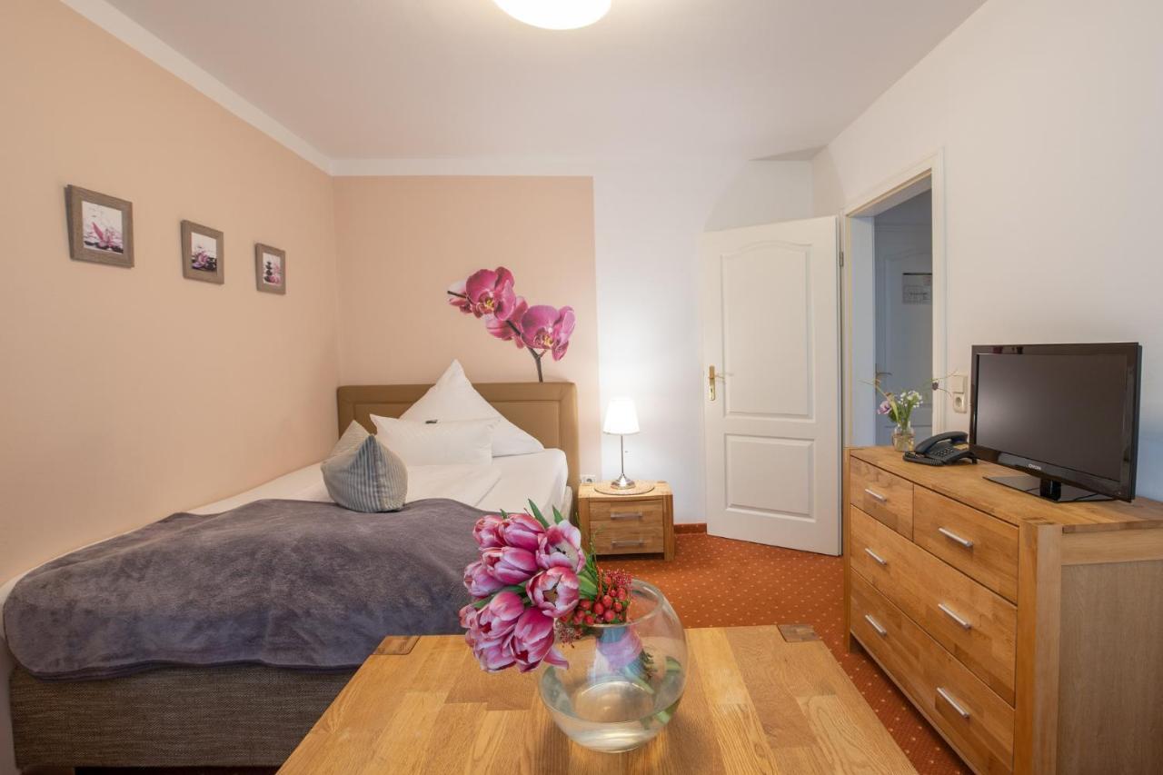 Seehotel Lindenhof ลีเคน ภายนอก รูปภาพ
